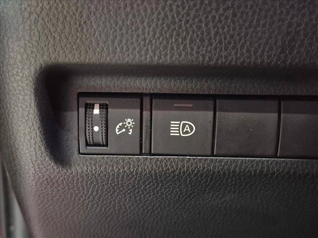 Used 2021 Toyota RAV4 XLE w/ Convenience Package FWD image 14