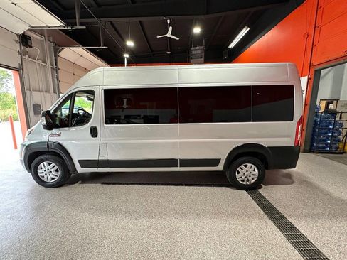 Used 2017 RAM ProMaster 2500 w/ Premium Appearance Group image 8