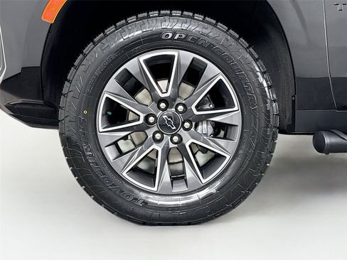 Used 2024 Chevrolet Tahoe Z71 w/ Luxury Package AWD/4WD image 44