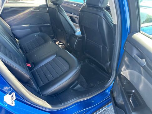 Used 2018 Ford Fusion SE w/ Equipment Group 201A FWD image 17