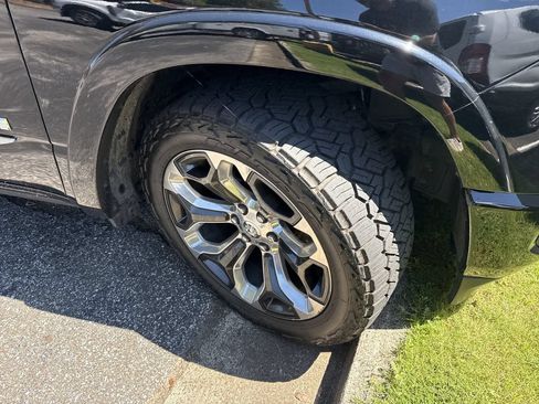 Used 2020 RAM 1500 Limited AWD/4WD image 2
