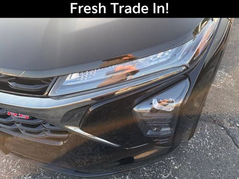 Used 2025 Chevrolet Trax RS w/ Sunroof Package FWD image 4