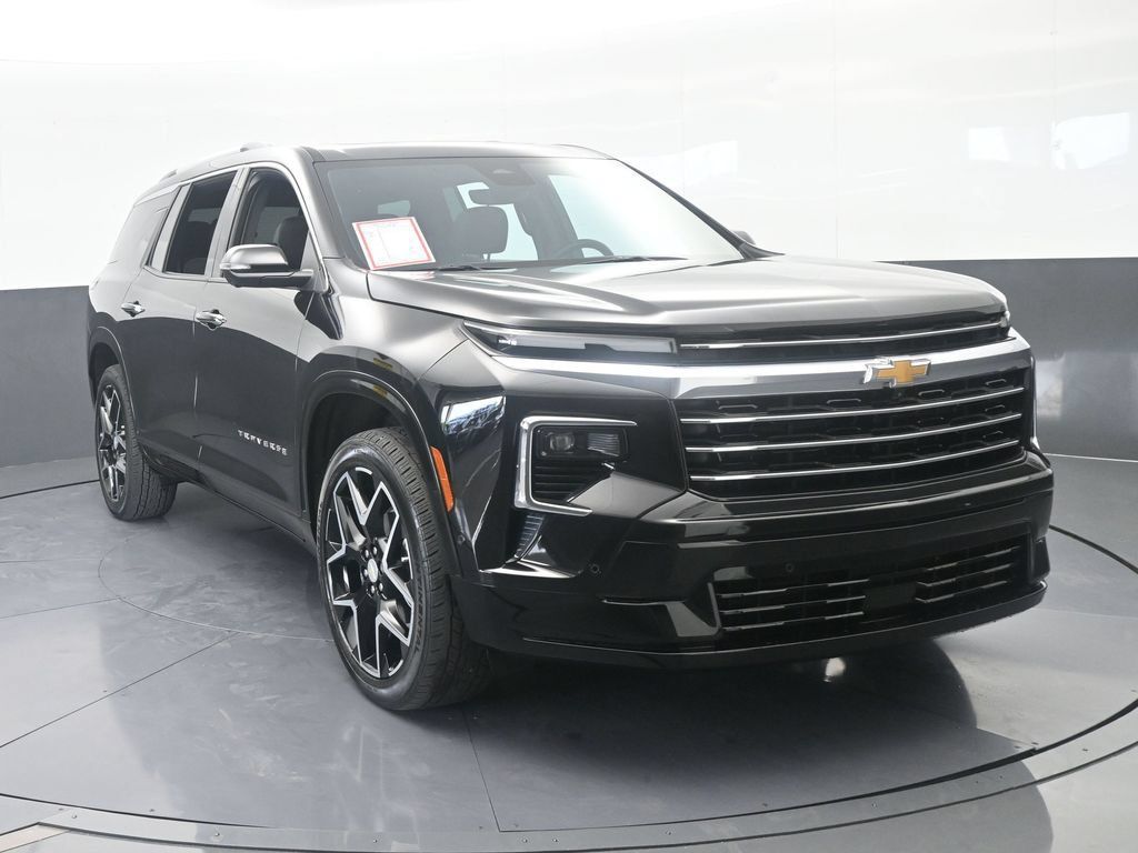 Used 2025 Chevrolet Traverse High Country FWD image 9