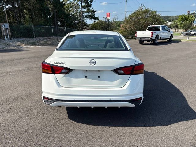Used 2025 Nissan Altima 2.5 SV FWD image 6