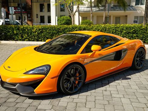Used 2018 McLaren 570S Spider image 46