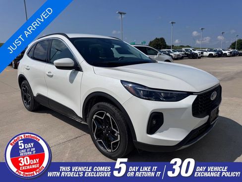Used 2026 Ford Escape Platinum w/ Equipment Group 601A AWD/4WD image 1