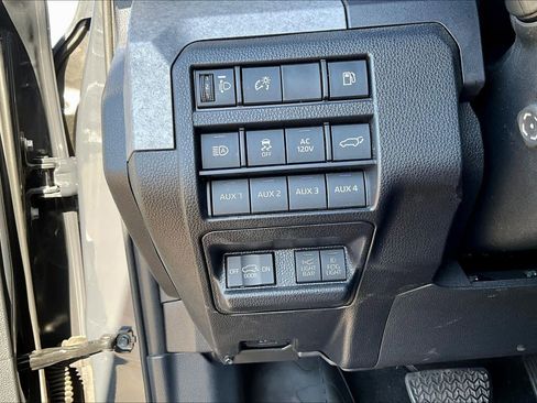 Used 2025 Toyota 4Runner Trailhunter image 32