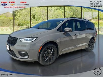 Used 2023 Chrysler Pacifica Touring-L w/ S Appearance Package