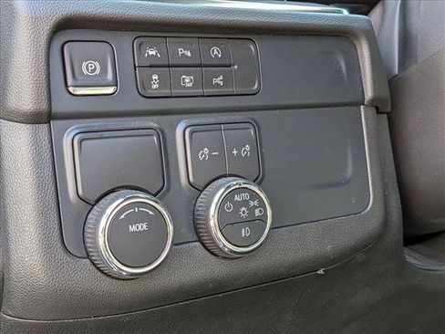 Used 2025 Chevrolet Suburban Premier image 10