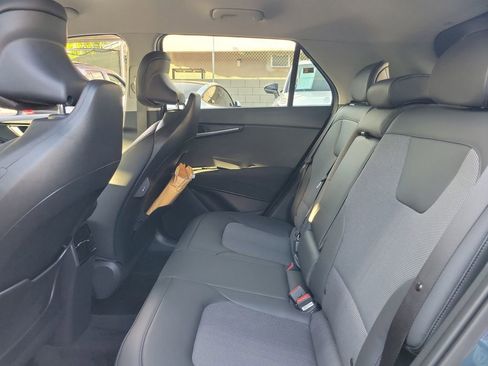 Used 2025 Kia Niro EX image 12