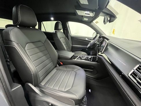 New 2026 Volkswagen Atlas Cross Sport SEL R-Line image 12