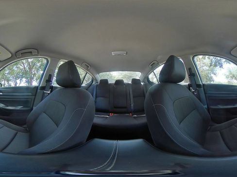 Used 2025 Nissan Altima 2.5 SV FWD image 42