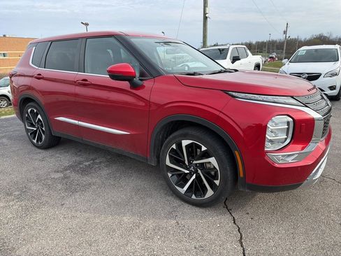 Used 2022 Mitsubishi Outlander SE image 2