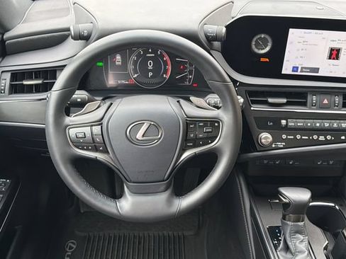 Used 2025 Lexus ES 300h w/ Premium Package FWD image 16