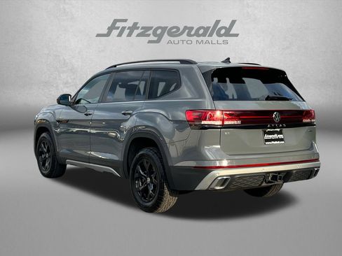 Used 2024 Volkswagen Atlas Peak Edition SE AWD/4WD image 8
