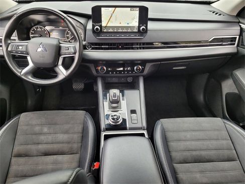 Used 2024 Mitsubishi Outlander SE image 13