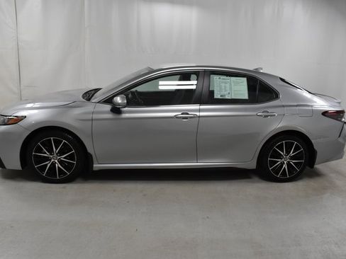 Used 2023 Toyota Camry SE image 8