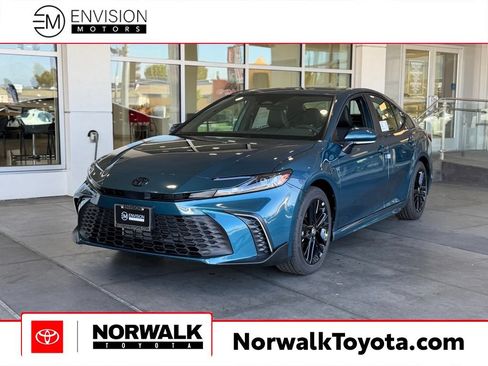 New 2026 Toyota Camry SE FWD image 1