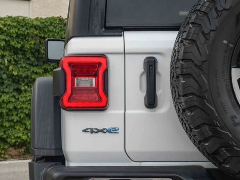 Used 2024 Jeep Wrangler Unlimited Rubicon 4xe AWD/4WD image 8