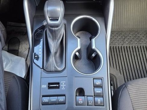 Used 2024 Toyota Highlander LE image 19