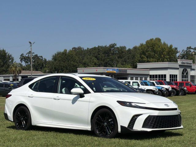 Used 2025 Toyota Camry SE FWD image 15