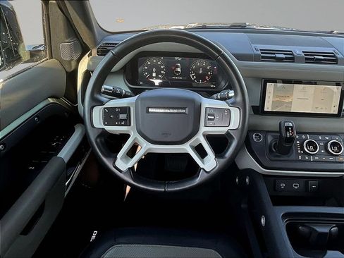 Used 2022 Land Rover Defender 110 X-Dynamic SE AWD/4WD image 10