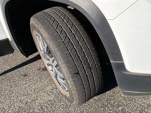 Used 2023 GMC Acadia SLT image 10