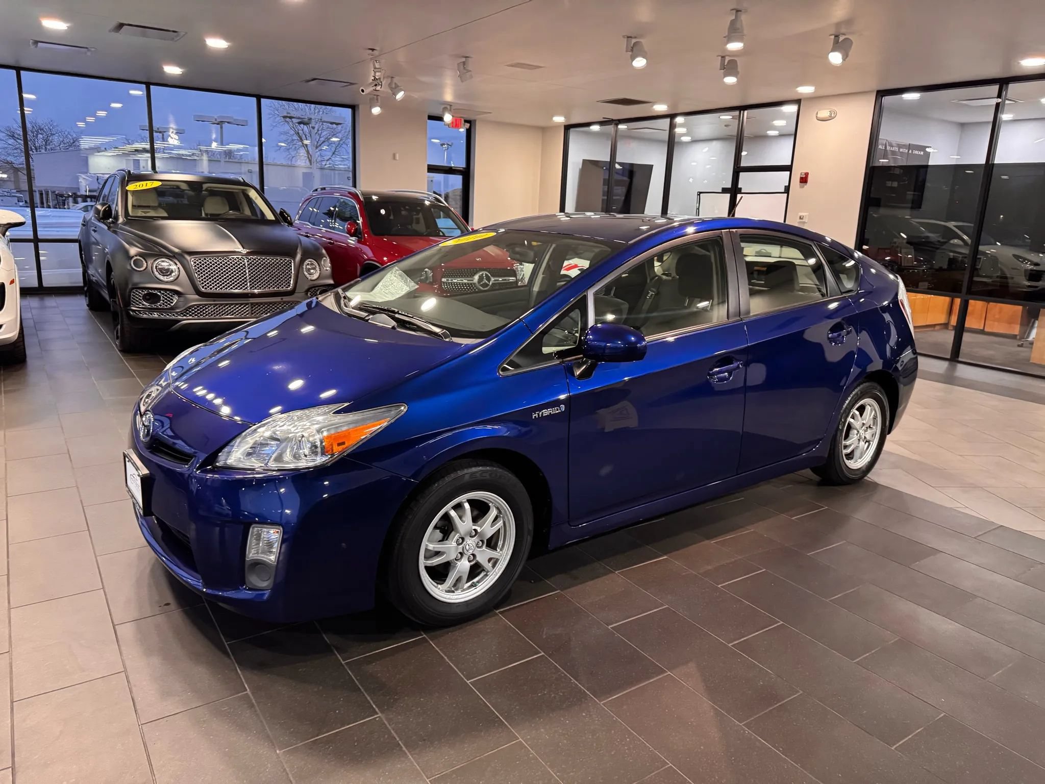 Used 2010 Toyota Prius Three w/ Navigation Pkg FWD image 2