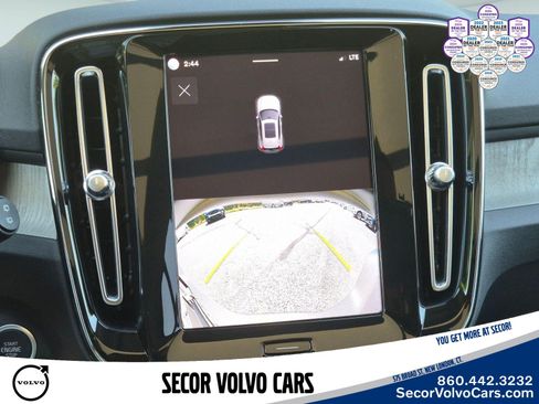 Certified 2023 Volvo XC40 B5 Plus w/ Protection Package Premier AWD/4WD image 25