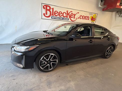 Used 2025 Nissan Sentra SR FWD image 2