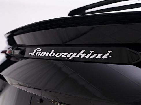 Used 2022 Lamborghini Urus image 22