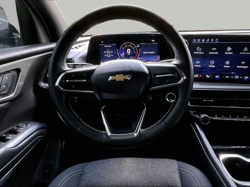 Used 2025 Chevrolet Traverse LT w/ Driver Confidence Package FWD image 6