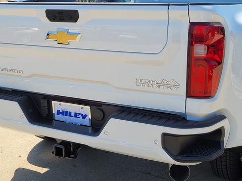 New 2026 Chevrolet Silverado 3500 High Country w/ High Country Premium Package AWD/4WD image 4