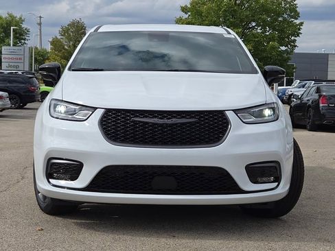 New 2026 Chrysler Pacifica Select image 5