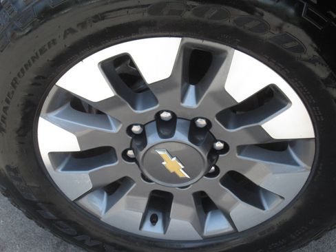 Used 2025 Chevrolet Silverado 2500 Custom w/ Custom Value Package AWD/4WD image 5