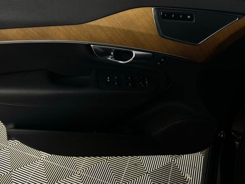 Used 2025 Volvo XC90 B6 Plus image 26