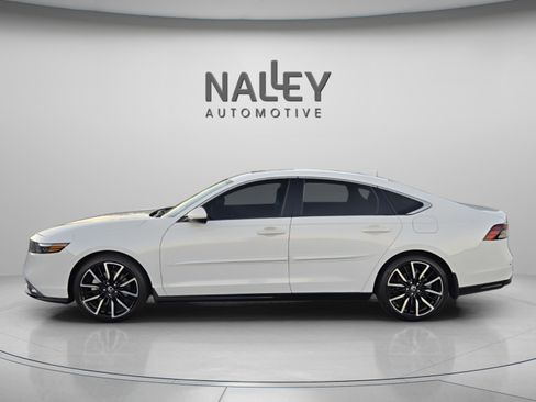 Used 2023 Honda Accord Touring image 2