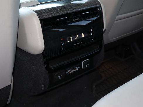 Used 2022 Jeep Wagoneer Series III AWD/4WD image 20