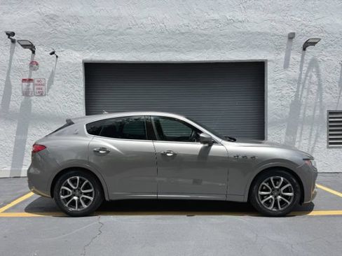 Used 2019 Maserati Levante AWD/4WD image 6