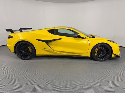 Used 2025 Chevrolet Corvette Z06 w/ Z07 Performance Package image 8