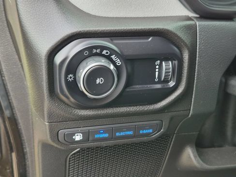 Used 2024 Jeep Wrangler Unlimited AWD/4WD image 15