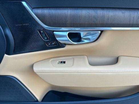 Certified 2025 Volvo S90 T8 Ultra AWD/4WD image 20