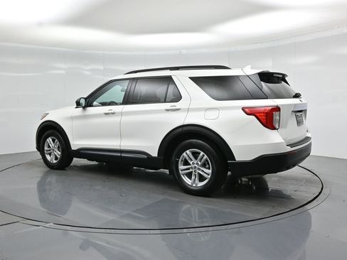 Certified 2024 Ford Explorer XLT RWD image 6