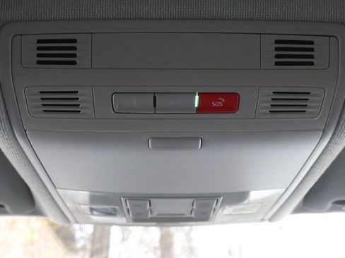 Used 2022 Volkswagen Tiguan S image 35