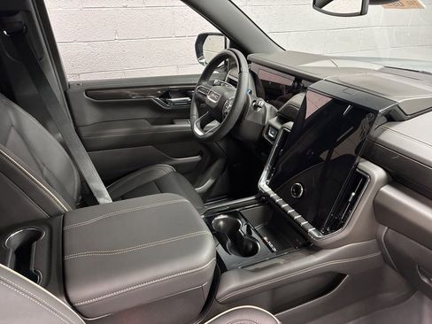 New 2026 GMC Yukon Elevation image 8