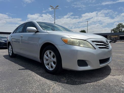 Used 2011 Toyota Camry LE w/ LE Extra-Value Pkg FWD image 3