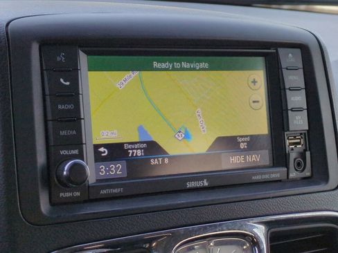 Used 2014 Chrysler Town & Country Touring-L image 34