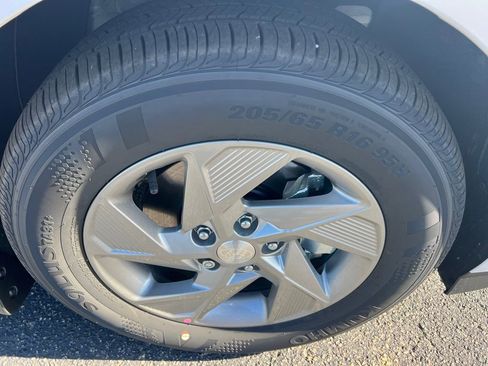 Certified 2025 Hyundai Sonata SE FWD image 13