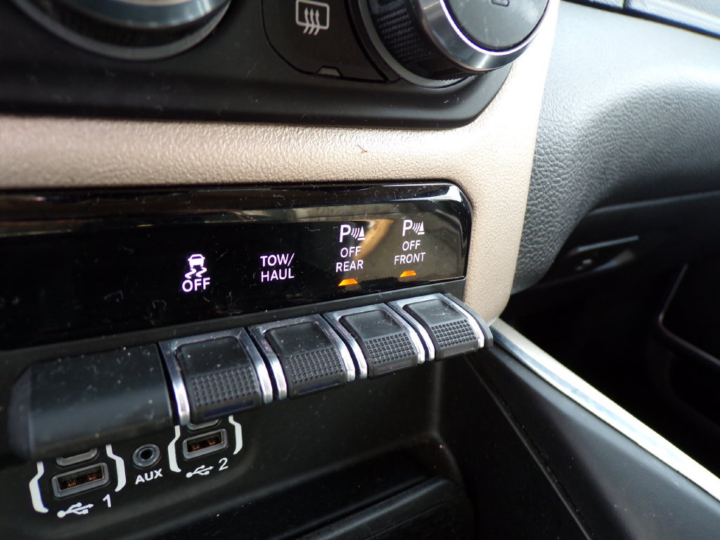 Used 2020 RAM 1500 Laramie AWD/4WD image 22