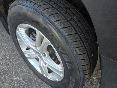 Used 2023 GMC Terrain SLE w/ Driver Convenience Package image 31